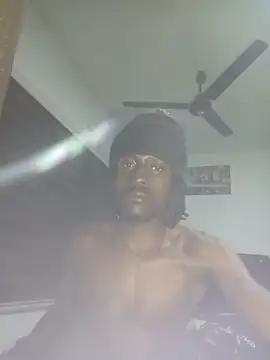 Snapshot of FilmableAntonym chatting on 30, 11, 2025 FilmableAntonym online show from 30, 11, 2025