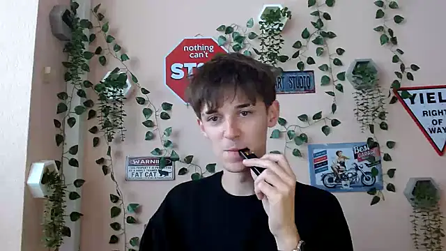 Hoot Dude  online show from 6, 10, 2025