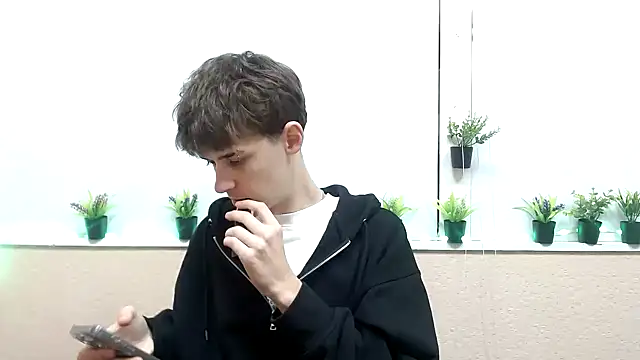 Hoot Dude  online show from 5, 11, 2025