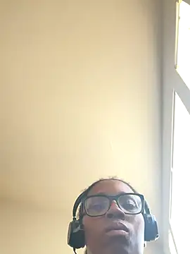 Snapshot of YeahhhitsBreezy chatting on 13, 10, 2025 YeahhhitsBreezy online show from 13, 10, 2025