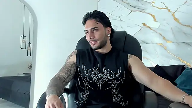 Snapshot of Miike_Stone1 chatting on 29, 10, 2025 Miike Stone1 online show from 29, 10, 2025