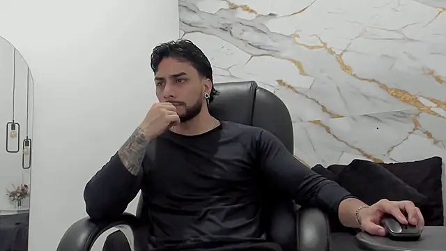 Snapshot of Miike_Stone1 chatting on 14, 11, 2025 Miike Stone1 online show from 14, 11, 2025