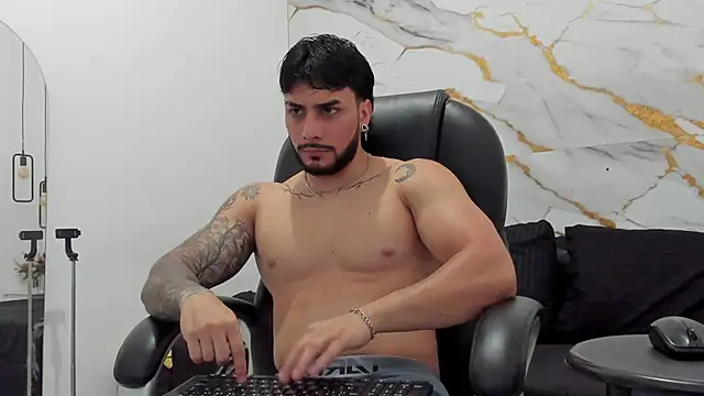 Snapshot of Miike_Stone1 chatting on 17, 11, 2025 Miike Stone1 online show from 17, 11, 2025