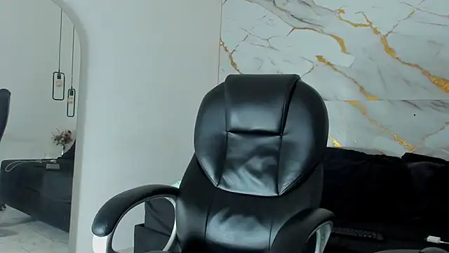 Snapshot of Miike_Stone1 chatting on 18, 11, 2025 Miike Stone1 online show from 18, 11, 2025