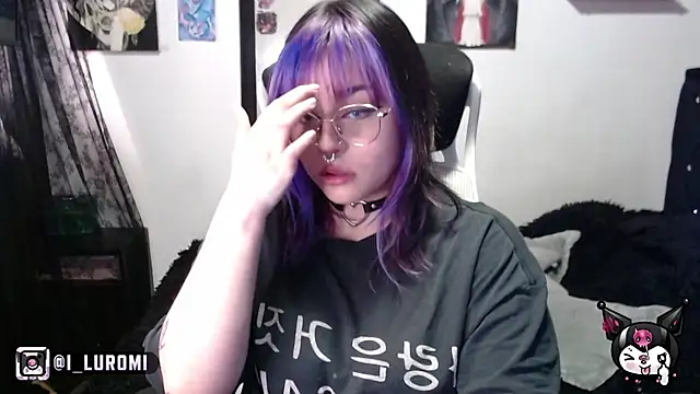 Snapshot of Iluromi chatting on 19, 12, 2025 Iluromi online show from 19, 12, 2025