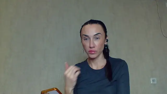 Snapshot of Zariveth chatting on 4, 11, 2025 Zariveth online show from 4, 11, 2025