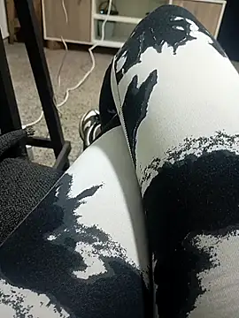 Snapshot of Valentino2325 chatting on 19, 10, 2025 Valentino2325 online show from 19, 10, 2025