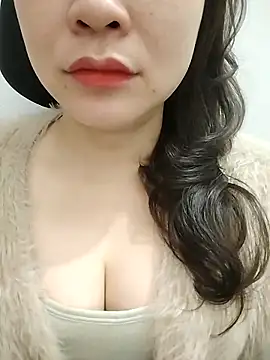 Girl Shy2000 online show from 5, 2, 2026