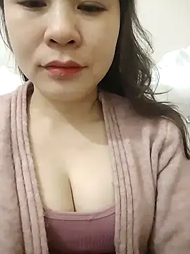 Girl Shy2000 online show from 15, 2, 2026