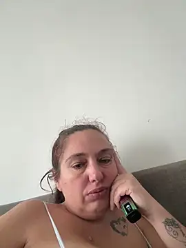 Snapshot of Eleanorxx chatting on 16, 10, 2025 Eleanorxx online show from 16, 10, 2025