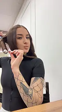 Luna Olsen online show from 6, 2, 2026