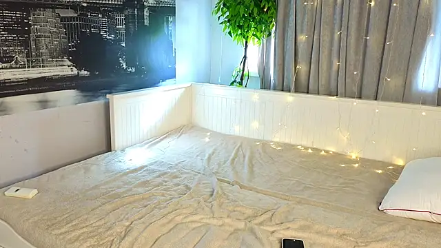 Snapshot of MilaYumi chatting on 23, 11, 2025 MilaYumi online show from 23, 11, 2025