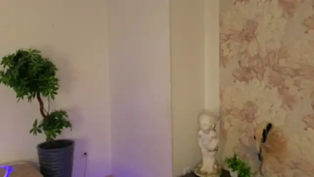 Snapshot of MilaYumi chatting on 2, 12, 2025 MilaYumi online show from 2, 12, 2025