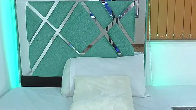 lissastone online show from 4, 11, 2025