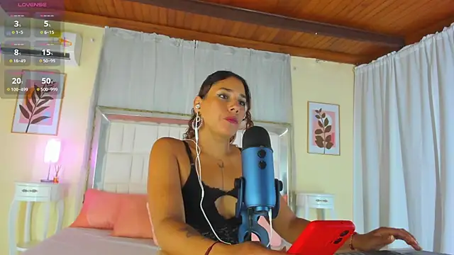 Snapshot of LourenPeter chatting on 6, 10, 2025 LourenPeter online show from 6, 10, 2025