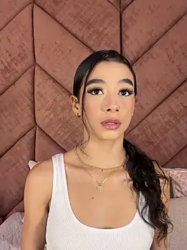 Snapshot of ChloeRosses chatting on 3, 2, 2026 ChloeRosses online show from 3, 2, 2026