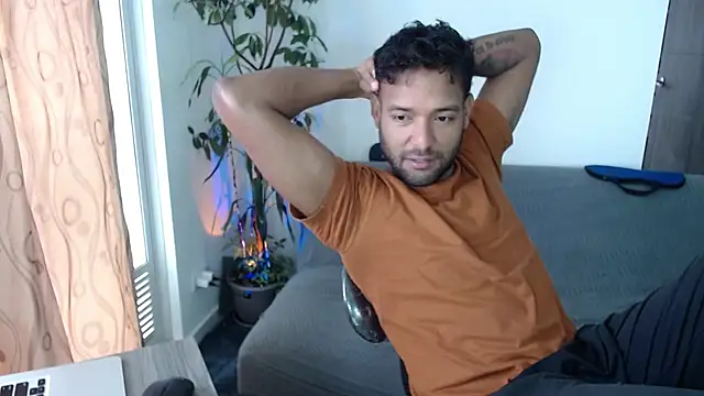Snapshot of Orlando_horny chatting on 4, 10, 2025 Orlando horny online show from 4, 10, 2025