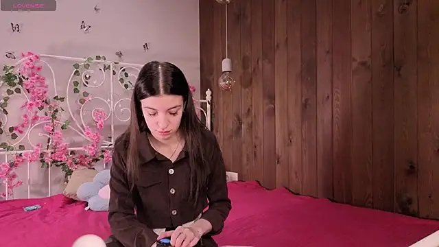 Snapshot of TawanaWalleck chatting on 4, 11, 2025 TawanaWalleck online show from 4, 11, 2025