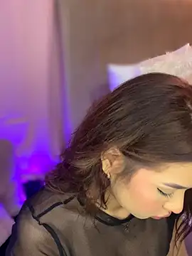 Mia Valmont online show from 23, 10, 2025