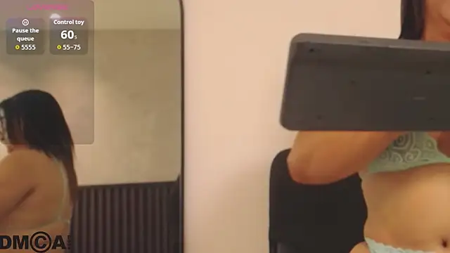 Snapshot of alahia_mellers chatting on 26, 10, 2025 alahia mellers online show from 26, 10, 2025