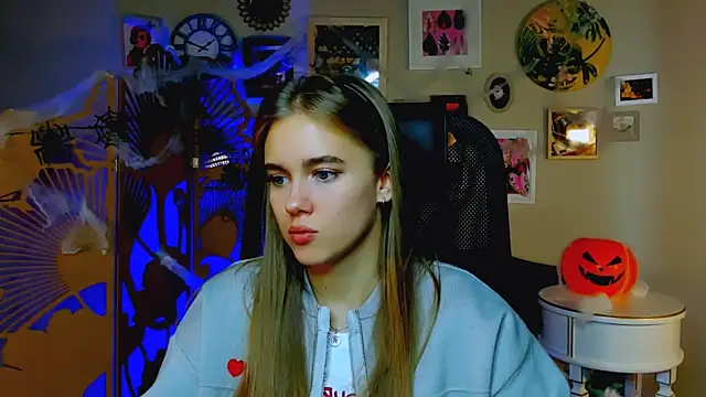 JuneWoods online show from 30, 10, 2025