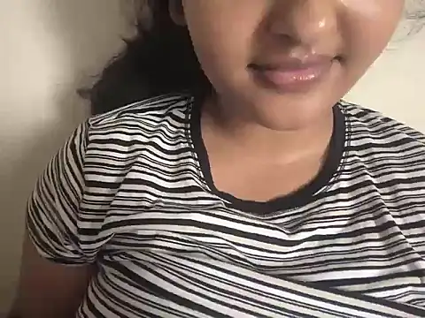 Snapshot of reena_12 chatting on 11, 11, 2025 reena 12 online show from 11, 11, 2025