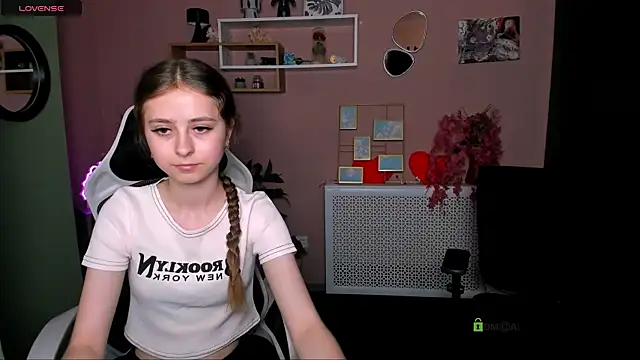 Snapshot of rebecca_smile chatting on 10, 6, 2026 rebecca smile online show from 10, 6, 2026