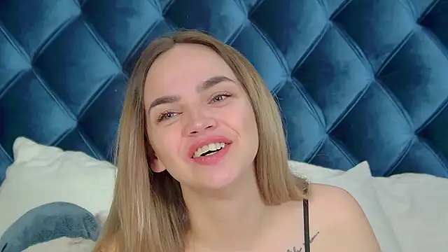 Snapshot of AnitaVenture chatting on 5, 11, 2025 AnitaVenture online show from 5, 11, 2025