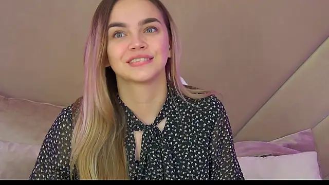 Snapshot of AnitaVenture chatting on 12, 11, 2025 AnitaVenture online show from 12, 11, 2025