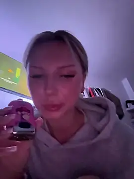 blondeeee online show from 18, 12, 2025