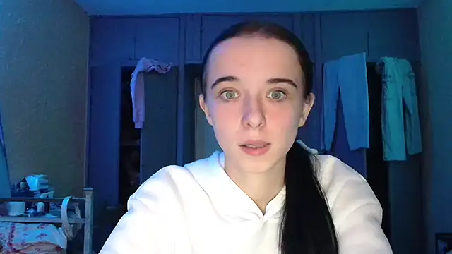 Emilia Light online show from 19, 10, 2025