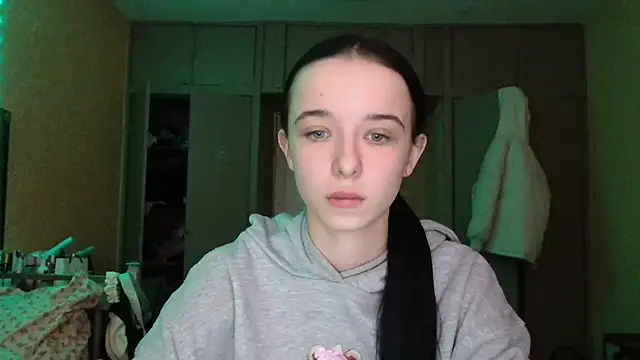 Emilia Light online show from 25, 2, 2026