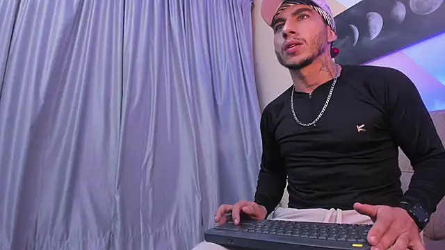 Taylor Lewiis online show from 2, 10, 2025