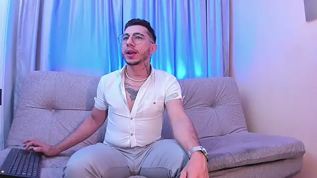 Taylor Lewiis online show from 4, 10, 2025