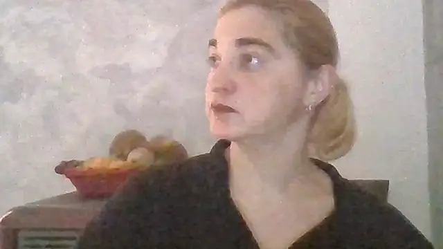 Snapshot of GoldenAngelMilf chatting on 5, 2, 2026 GoldenAngelMilf online show from 5, 2, 2026