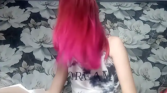 Snapshot of LiaCusson chatting on 1, 10, 2025 LiaCusson online show from 1, 10, 2025