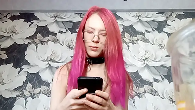 Snapshot of LiaCusson chatting on 7, 10, 2025 LiaCusson online show from 7, 10, 2025