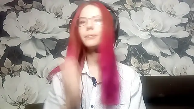 Snapshot of LiaCusson chatting on 13, 10, 2025 LiaCusson online show from 13, 10, 2025