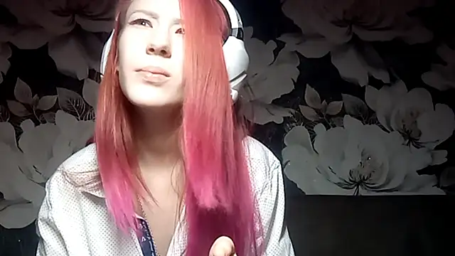 Snapshot of LiaCusson chatting on 23, 10, 2025 LiaCusson online show from 23, 10, 2025