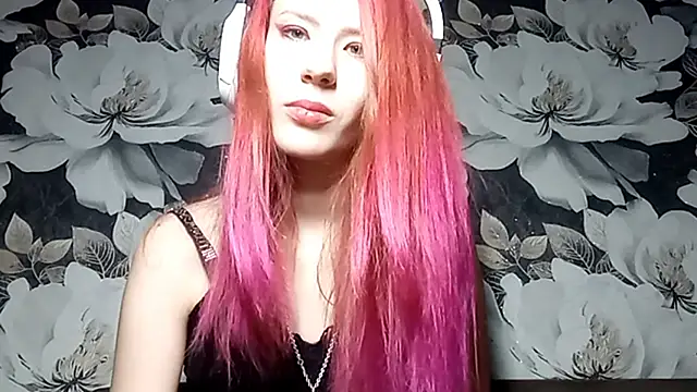 Snapshot of LiaCusson chatting on 28, 10, 2025 LiaCusson online show from 28, 10, 2025