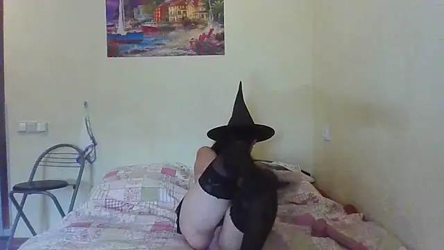 Snapshot of QueenMomyS chatting on 31, 10, 2025 QueenMomyS online show from 31, 10, 2025