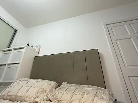 Playfulvixen25 online show from 10, 4, 2026