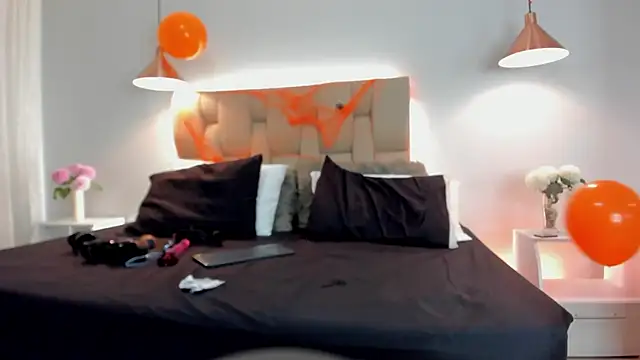 Angelina Roa online show from 4, 11, 2025