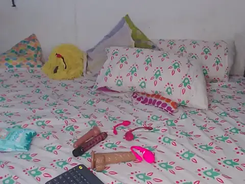 Snapshot of scarlett2310 chatting on 8, 10, 2025 scarlett2310 online show from 8, 10, 2025