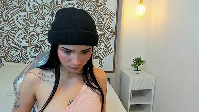Daphne Nicolle online show from 10, 10, 2025