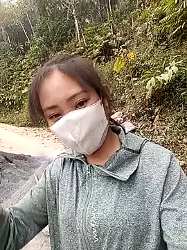 Snapshot of bree-zz chatting on 18, 12, 2025 bree-zz online show from 18, 12, 2025