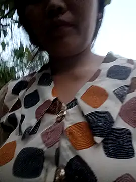 Snapshot of bree-zz chatting on 5, 4, 2026 bree-zz online show from 5, 4, 2026