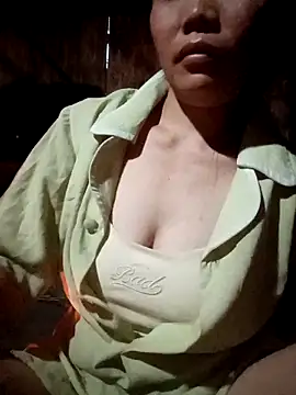 Snapshot of bree-zz chatting on 13, 4, 2026 bree-zz online show from 13, 4, 2026