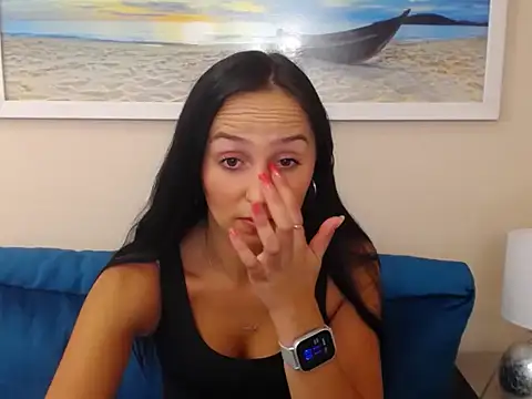 Snapshot of LuisaLive chatting on 9, 10, 2025 LuisaLive online show from 9, 10, 2025