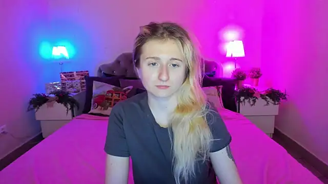 Snapshot of CamillaDreamer chatting on 5, 1, 2026 CamillaDreamer online show from 5, 1, 2026